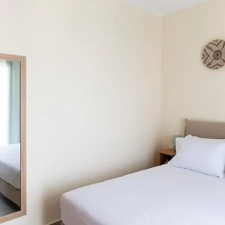 Destino Overlooking The Venetian Port Of Chania Apartment