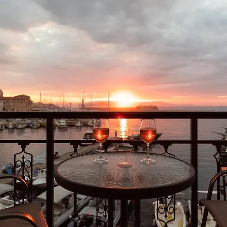 Apartment Destino Overlooking The Venetian Port Of Chania *