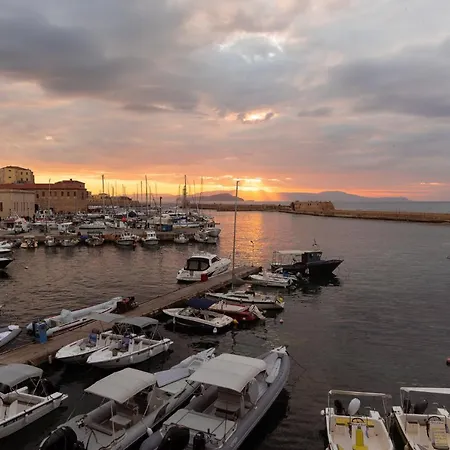 Apartment Destino Overlooking The Venetian Port Of Chania *