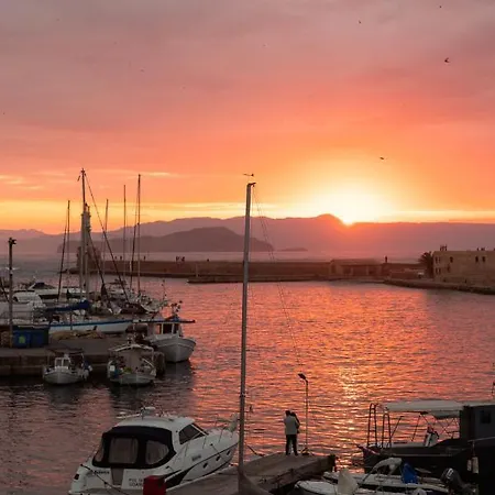Apartment Destino Overlooking The Venetian Port Of Chania *
