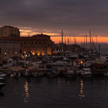 Destino Overlooking The Venetian Port Of Chania Apartment