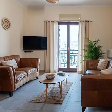 Appartamento Destino Overlooking The Venetian Port Of Chania