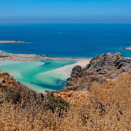 Destino Overlooking The Venetian Port Of Chania * La Canea